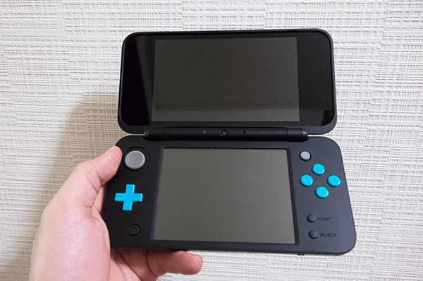 Newニンテンドー2DS LLはダントツの持ちやすがが魅力